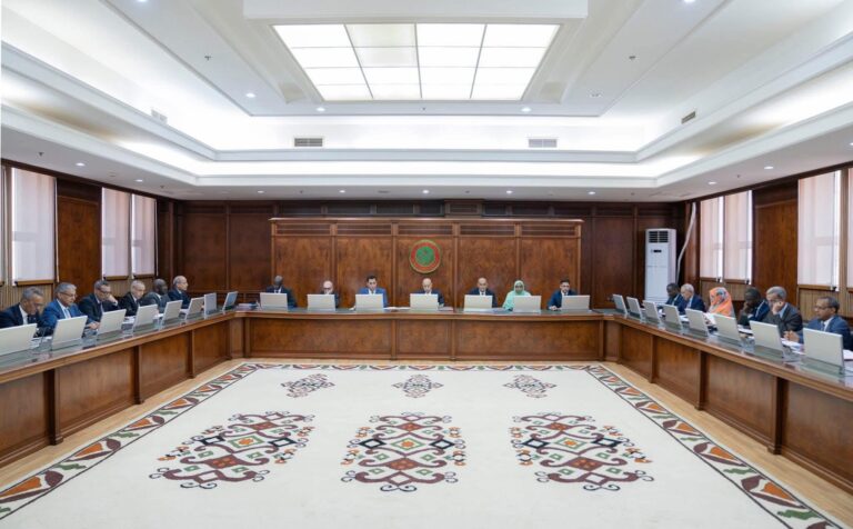 مجلس الوزراء يصادق على مرسوم لتنفيذ القاعدة الميزانوية وتعزيز استدامة المالية العامة