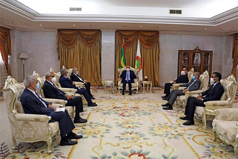 الرئيس الموريتاني خلال استقباله وزير خارجية الجزائر بنواكشوط  (الإذاعة الجزائرية)