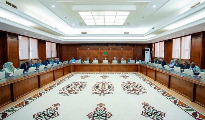 الوزاري: استثمارات بمليارات الأوقية.. الحكومة تعتمد برنامج تنمية نواذيبو وتقر تمويل مشروع العوج