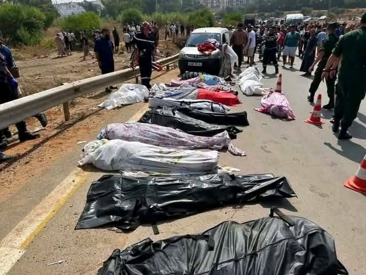 25 قتيلًا و44 جريحًا في انقلاب حافلة.. والجزائر تعلن الحداد الوطني