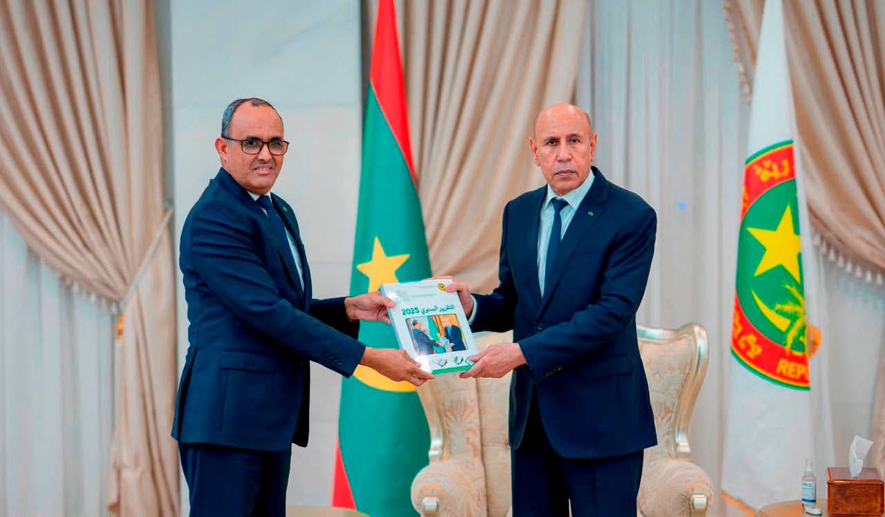 الرئيس غزواني يتسلم التقرير السنوي للسلطة العليا للصحافة ويوجه بمواصلة إصلاح وتطوير القطاع الإعلامي