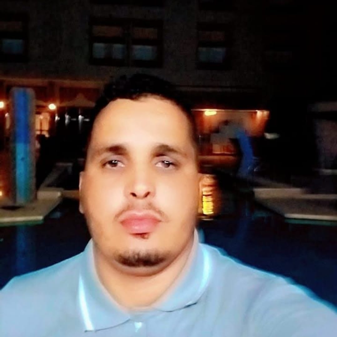 كاتب ومحلل سياسي مهتم  بالشأن الوطني