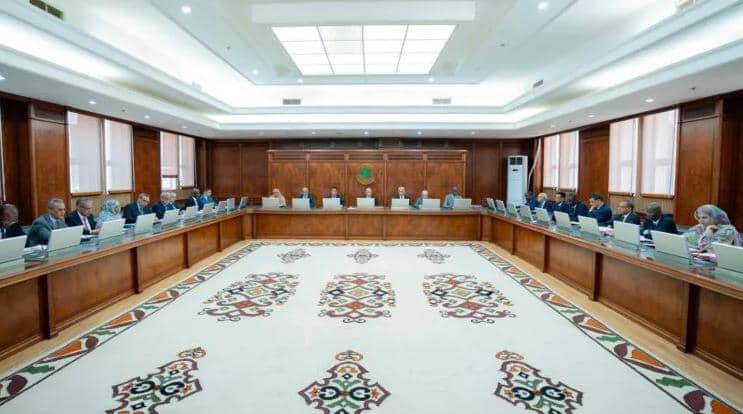 مجلس الوزراء: علاوات للمدرسين ومجمعات فندقية جديدة وعقود لاستكشاف النفط