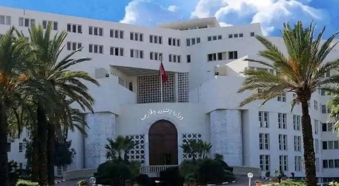تونس تستدعي سفيرة فرنسا احتجاجاً على حوار تلفزيوني مع مطلوب للعدالة