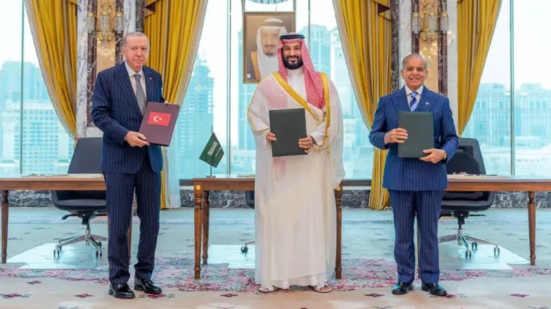 السعودية وتركيا وباكستان توقّع “اتفاقية مكة للدفاع المشترك” لتعزيز التعاون العسكري والردع الجماعي
