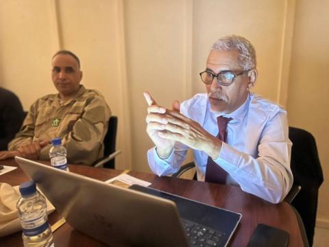 الدكتور مني ولد البح أستاذ بجامعة نواكشوط، متخصص في قضايا الموارد المائية والبيئة الصحراوية، وله إسهامات بحثية في مجالات الأمن المائي والتنمية المستدامة